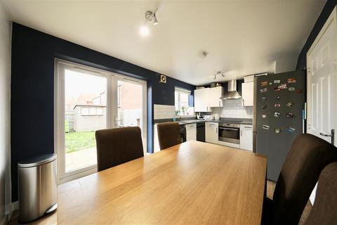 3 bedroom semi-detached house for sale, Brockwell Park, Kingswood, Hull