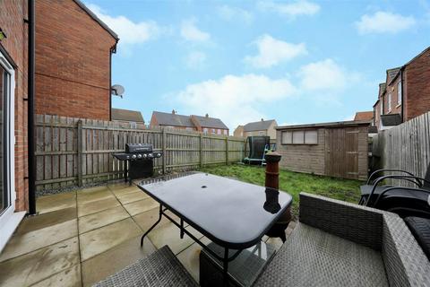 3 bedroom semi-detached house for sale, Brockwell Park, Kingswood, Hull