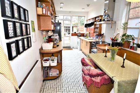 1 bedroom bedsit to rent, Clarence Avenue, London SW4