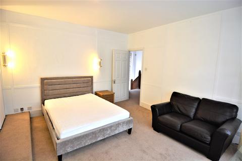 1 bedroom bedsit to rent, Clarence Avenue, London SW4