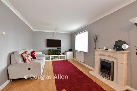 2 bedroom maisonette for sale, Mahdeen Court, Wickford SS12