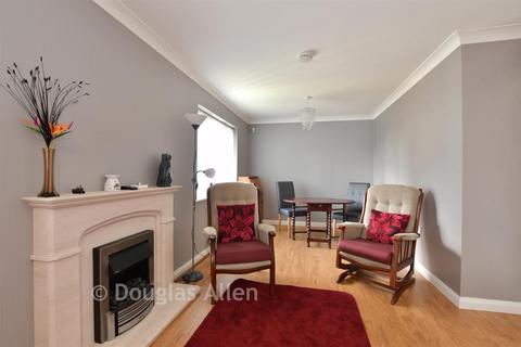 2 bedroom maisonette for sale, Mahdeen Court, Wickford SS12