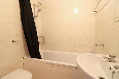 undefined, Luton LU2