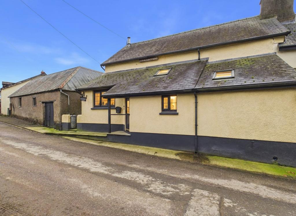 Ewemove south molton   full front