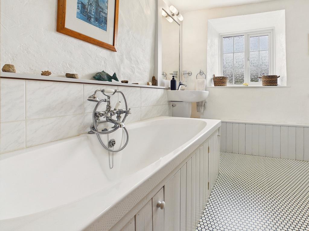 Ewemove south molton   family bathroom