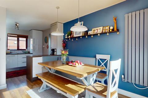 4 bedroom detached house for sale, Thorneycroft Lane, Milton Keynes MK15
