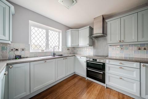 4 bedroom link detached house to rent, Station Road, Lydd, Romney Marsh, Kent, TN29