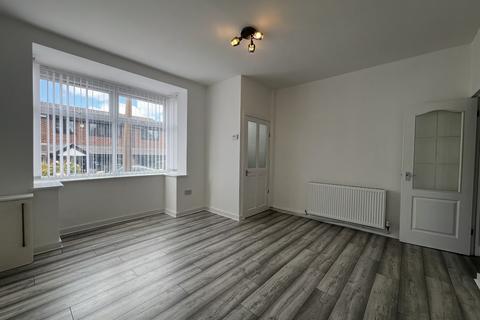 3 bedroom end of terrace house to rent, Alexandra Road, Kearsley BL4