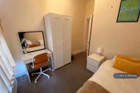 2 bedroom flat to rent, Lane Court, Manchester, M14