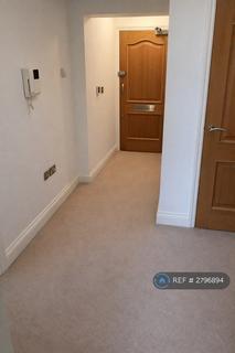 2 bedroom flat to rent, Birdhurst Rise, South Croydon, CR2