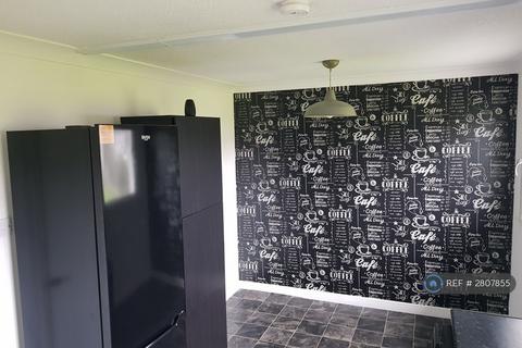 2 bedroom flat to rent, Victoria Street, Livingston, EH54