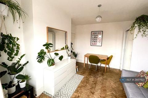 2 bedroom flat to rent, Clapham Common, London, SW4