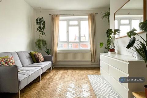 2 bedroom flat to rent, Clapham Common, London, SW4