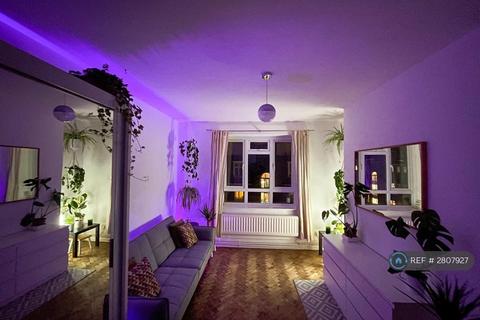 2 bedroom flat to rent, Clapham Common, London, SW4