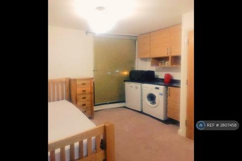 Studio to rent, Brownell Place, London, W7