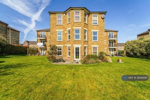 2 bedroom flat to rent, Horton Crescent, Epsom, KT19