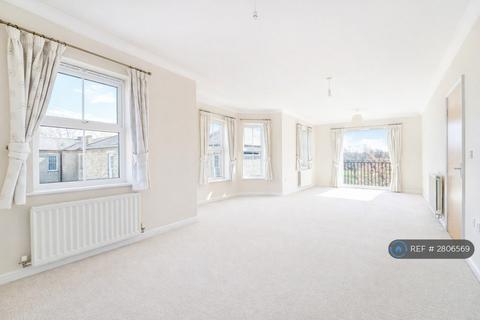 2 bedroom flat to rent, Horton Crescent, Epsom, KT19
