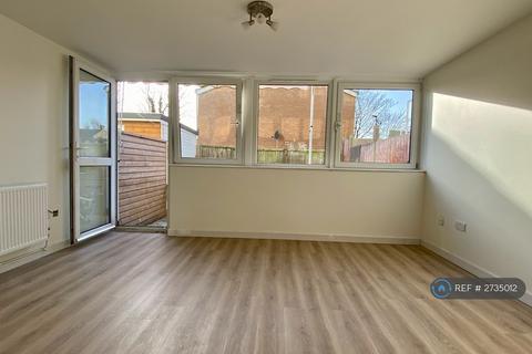 3 bedroom maisonette to rent, John Barnes Walk, London, E15