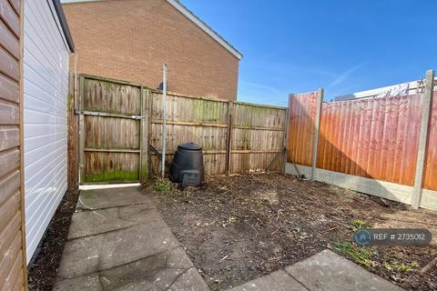 3 bedroom maisonette to rent, John Barnes Walk, London, E15