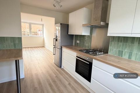 3 bedroom maisonette to rent, John Barnes Walk, London, E15