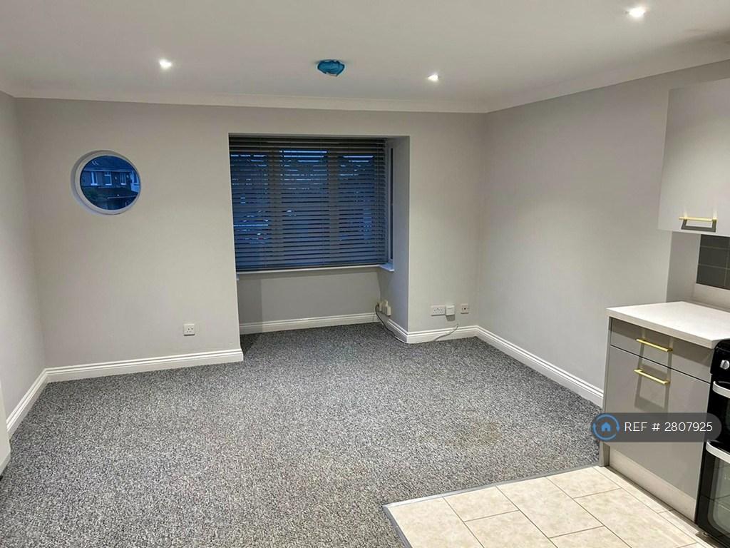 Living / Dining Area