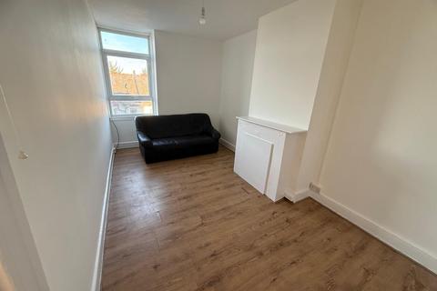 2 bedroom flat to rent, Station Road, Harrow