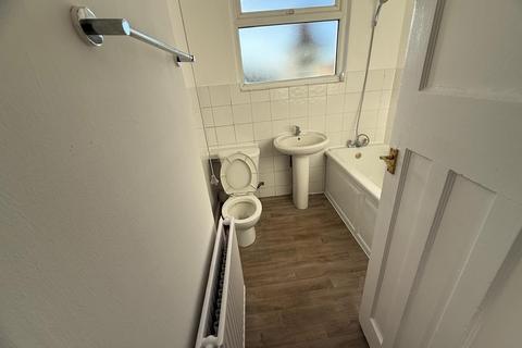 2 bedroom flat to rent, Station Road, Harrow