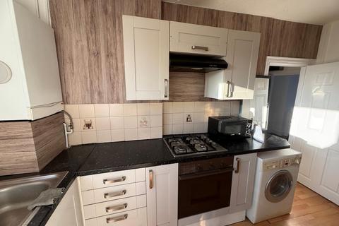 2 bedroom flat to rent, Station Road, Harrow
