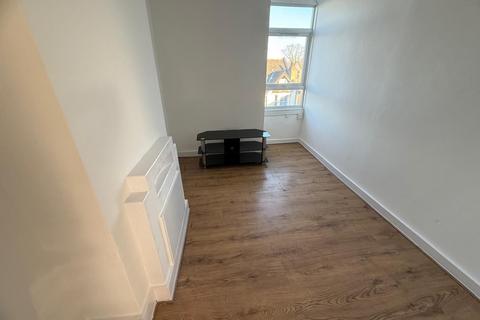 2 bedroom flat to rent, Station Road, Harrow