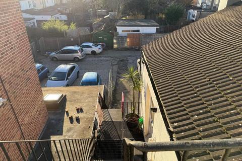 2 bedroom flat to rent, Station Road, Harrow