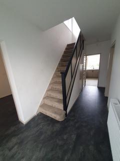3 bedroom semi-detached house to rent, Radcliffe Road, Bolton