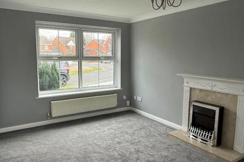 3 bedroom semi-detached house to rent, Foxglove Close, Wednesfield, WV11