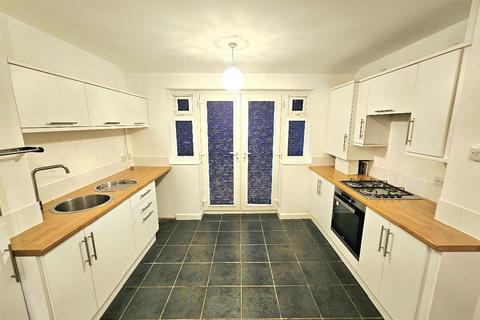 2 bedroom terraced house to rent, Langham Street, Ashton-under-Lyne, OL7