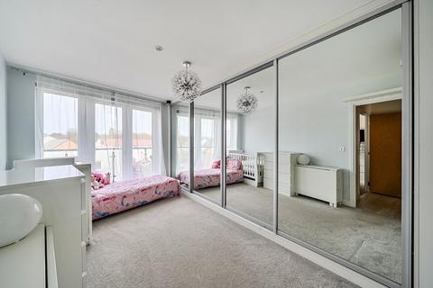 2 bedroom apartment for sale, Beaumont Apartments, Hawker Drive, Addlestone, Surrey, KT15