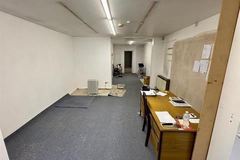 Retail property (high street) to rent, 74 Pasture Rd Goole DN14 6HE