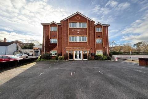 Office to rent, Castle St Taunton TA1 4AY