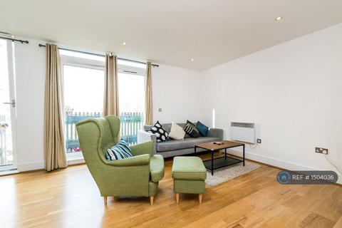 2 bedroom flat to rent, Grosvenor Court, London, E14