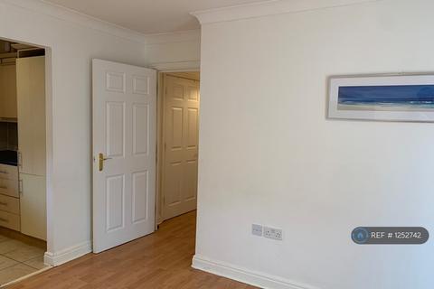 2 bedroom flat to rent, Mill Hill, London, NW7