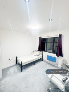 2 bedroom flat to rent, Dilston Road, Leatherhead, KT22