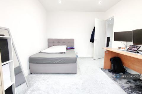 2 bedroom flat to rent, Dilston Road, Leatherhead, KT22