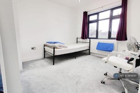 2 bedroom flat to rent, Dilston Road, Leatherhead, KT22