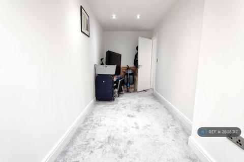 2 bedroom flat to rent, Dilston Road, Leatherhead, KT22