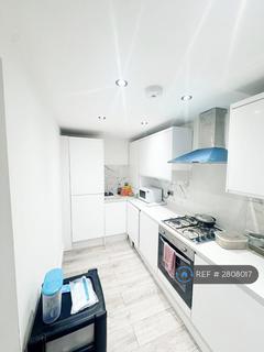 2 bedroom flat to rent, Dilston Road, Leatherhead, KT22