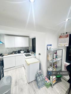 2 bedroom flat to rent, Dilston Road, Leatherhead, KT22
