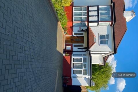 4 bedroom semi-detached house to rent, Queens Walk, London, NW9