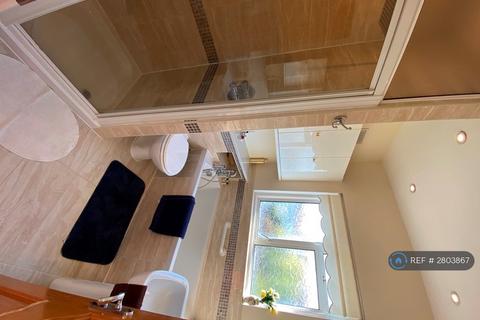 4 bedroom semi-detached house to rent, Queens Walk, London, NW9
