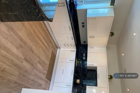 4 bedroom semi-detached house to rent, Queens Walk, London, NW9