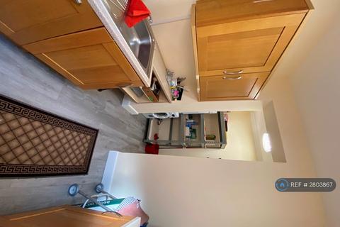 4 bedroom semi-detached house to rent, Queens Walk, London, NW9