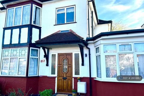 4 bedroom semi-detached house to rent, Queens Walk, London, NW9