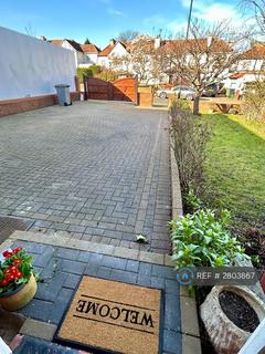 4 bedroom semi-detached house to rent, Queens Walk, London, NW9